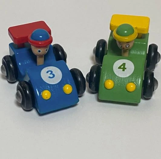 Lote dos coches Fórmula 1 de madera